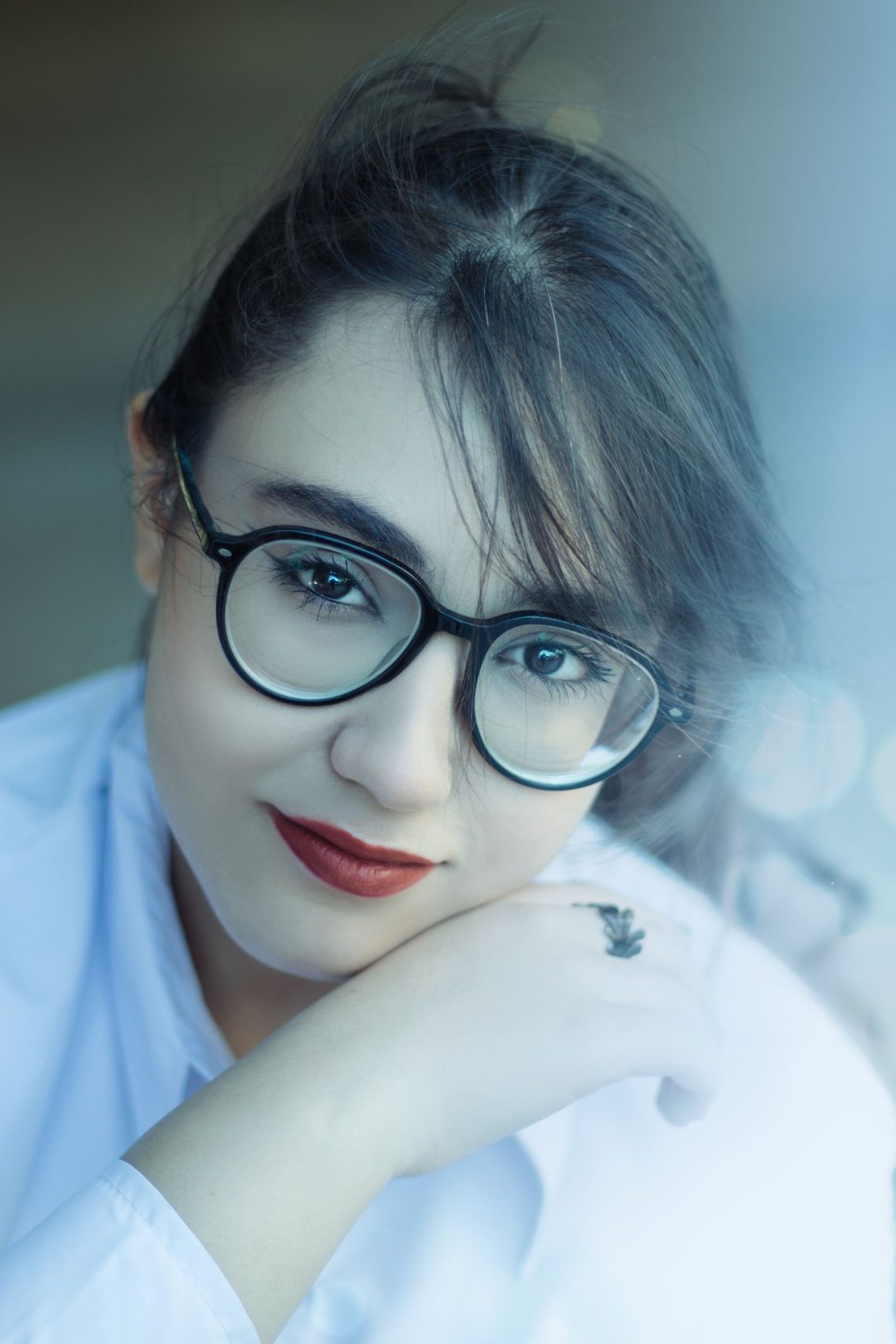Everyday Makeup with Glasses: Manage Nose Marks and Frame Shadows