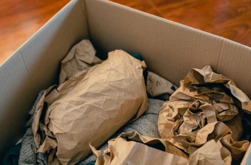 Keep a Small Parcel Reuse Kit Instead of a Mountain of Boxes Keep a Small Parcel Reuse Kit Instead of a Mountain of Boxes