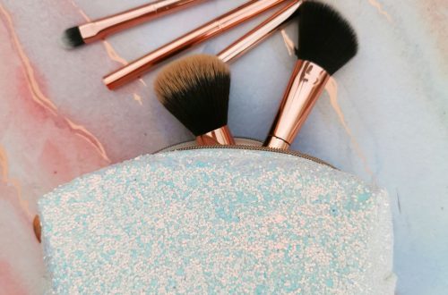 Pack a Weekend Makeup Pouch That Keeps Caps, Powders and Brushes Apart