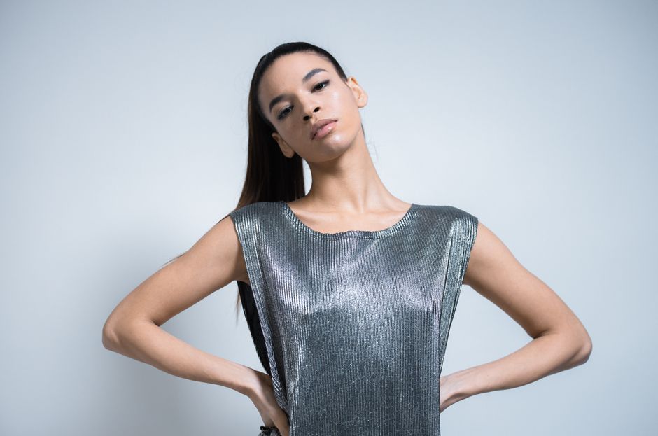How to Wear Metallic Fabrics for Evening