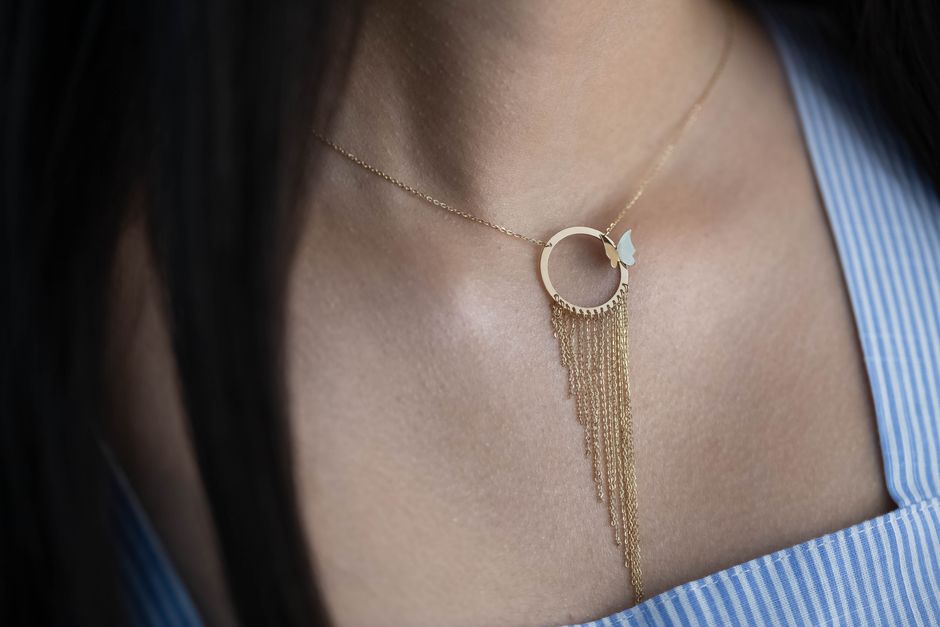 Minimal Jewelry for Summer Party Looks