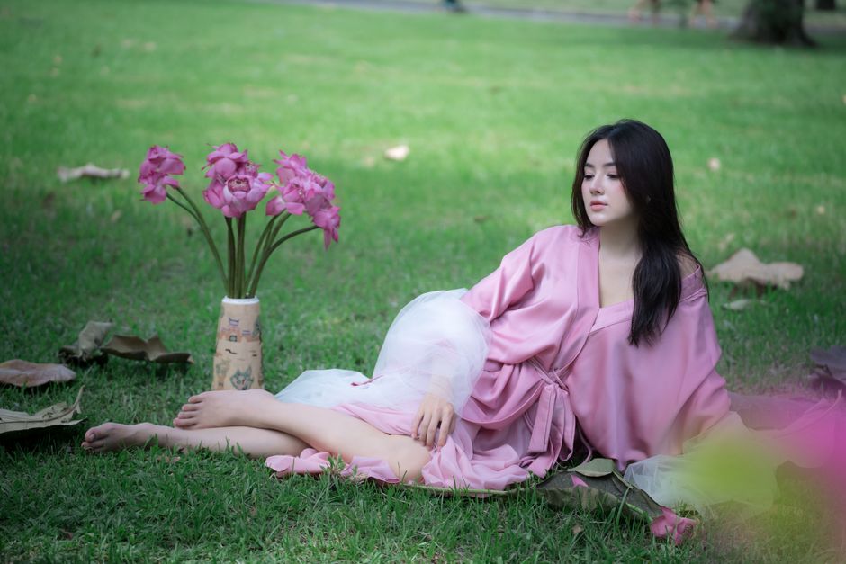 Red, Pink and Burgundy: Pairing Romantic Colors for a Night Out
