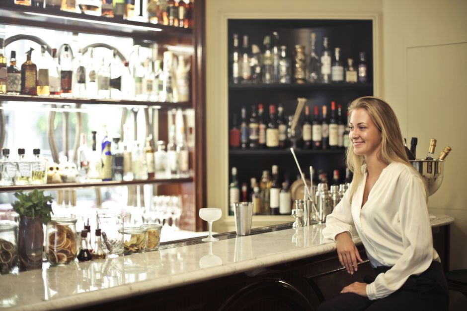 What to Wear to a Cocktail Bar in Winter